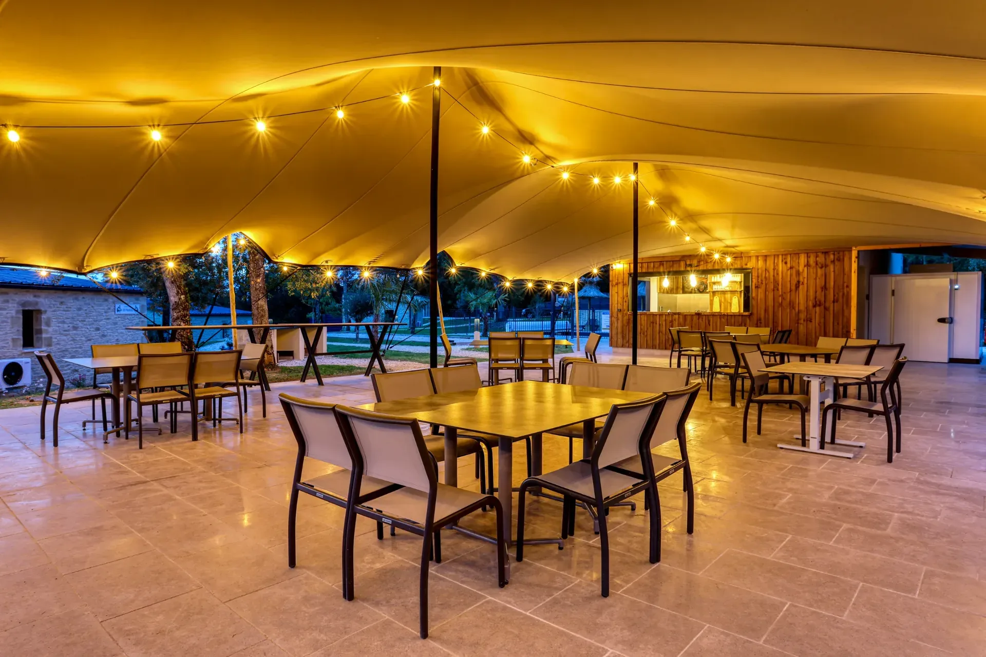 Tente berbère 150 m2 et Bistrot