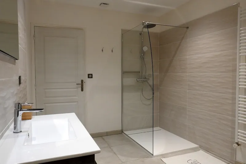 Chambre du gîte L'Étape du Général, 5 chambres pour 10 personnes à Colombey-les-Deux-Églises