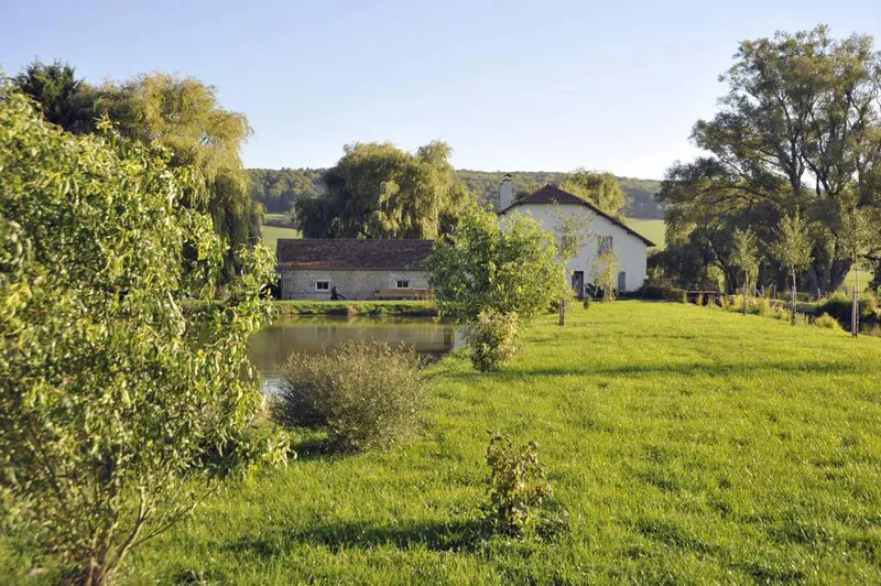 Intérieur du Moulin d'Offrécourt, gîte de groupe en Haute-Marne avec salle de jeux