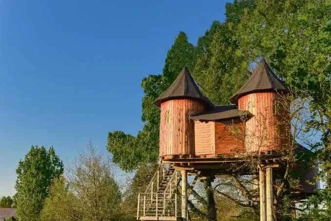 Découvrez notre Château dans les arbres pour 10 pers