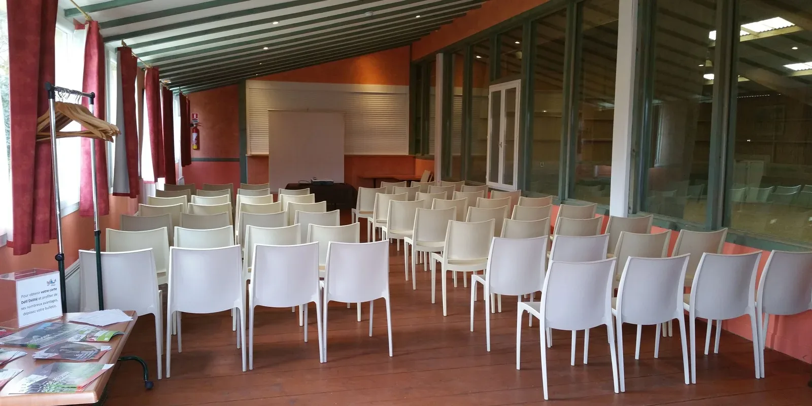 Salle Paddock : Capacité jusqu'à 60 pers maximum