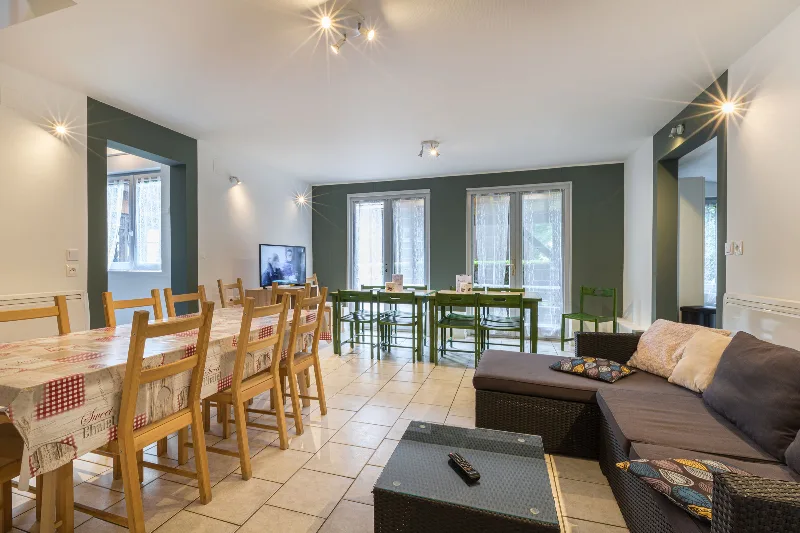 Chalet Groupe 10 couchages, cuisine 20 personnes dans le PRL camping Chalets De La Wormsa
