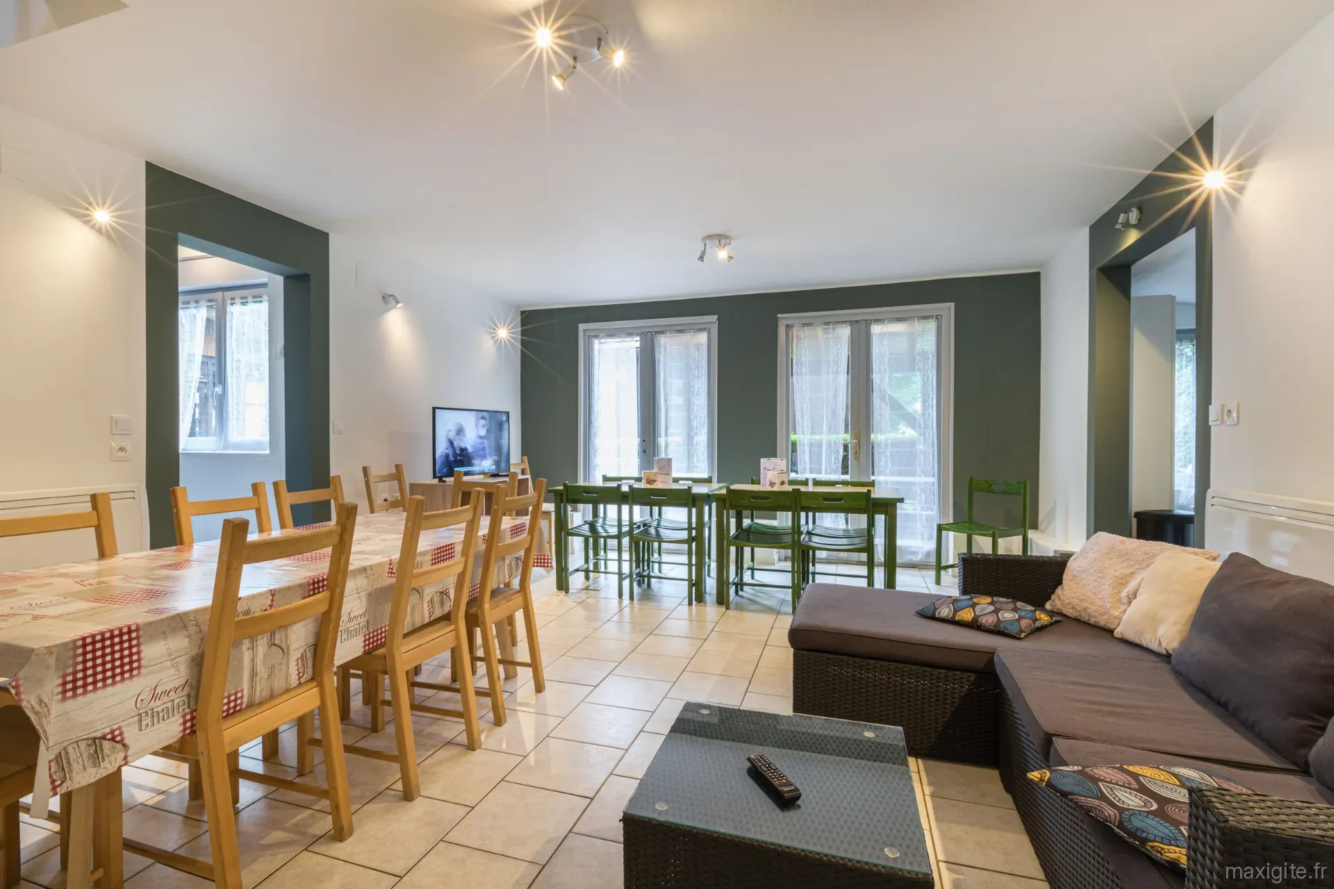 Chalet Groupe 10 couchages, cuisine 20 personnes dans le PRL camping Chalets De La Wormsa