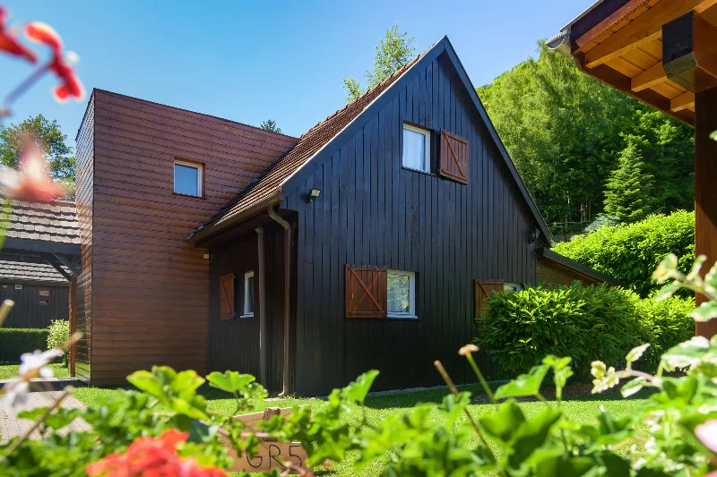 Chalet Groupe 10 couchages, cuisine 20 personnes dans le PRL camping Chalets De La Wormsa