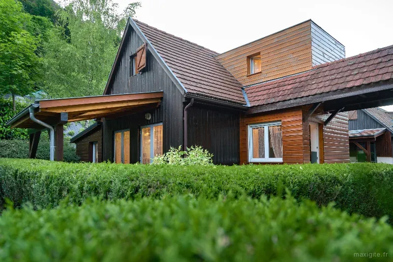 Chalet Groupe 10 couchages, cuisine 20 personnes dans le PRL camping Chalets De La Wormsa