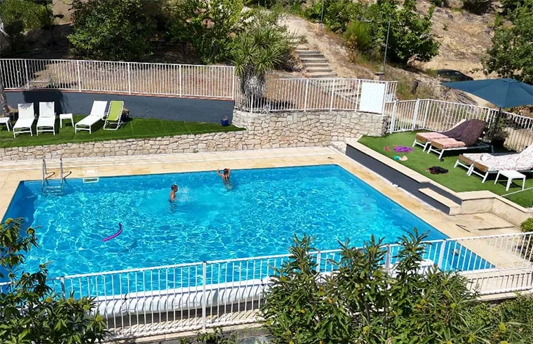 Piscine couverte chauffée avec espace enfants