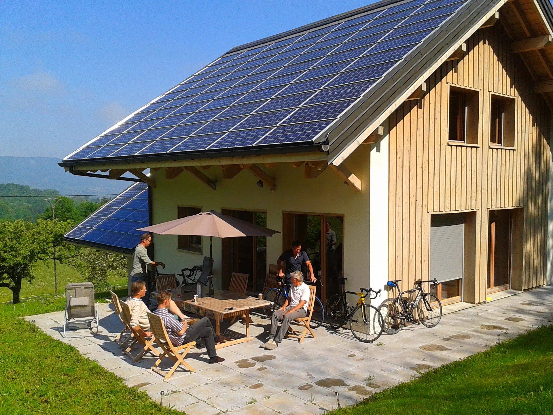 Gîte de groupe La Grange aux Écureuils et le Chalet de la Source à Montagnole — Chalets de la Source et des Écureuils – Montagnole, capacité 22 personnes