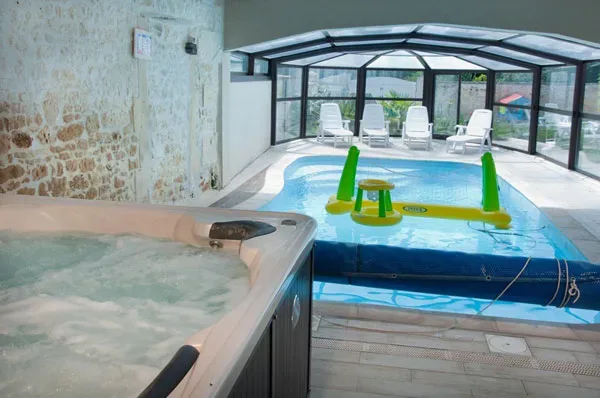 La Grande Champagne Piscine chauffée toute l'année Jacuzzi – Rioux