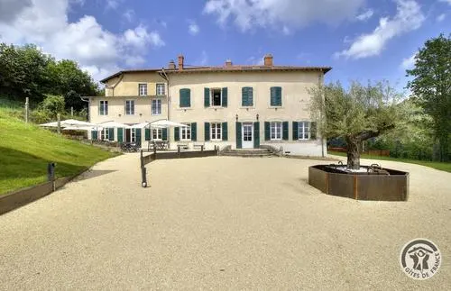 Gîte de groupe Château de la Porte à Saint-Nizier-d'Azergues — Château de la Porte – Saint-Nizier-d'Azergues, capacité 32 personnes
