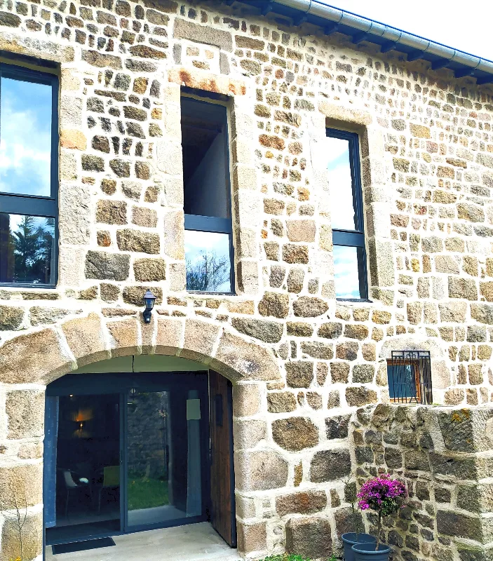 Gîte La Bâtisse aux Lanternes — gîte de groupe à Saint-Bonnet-le-Château