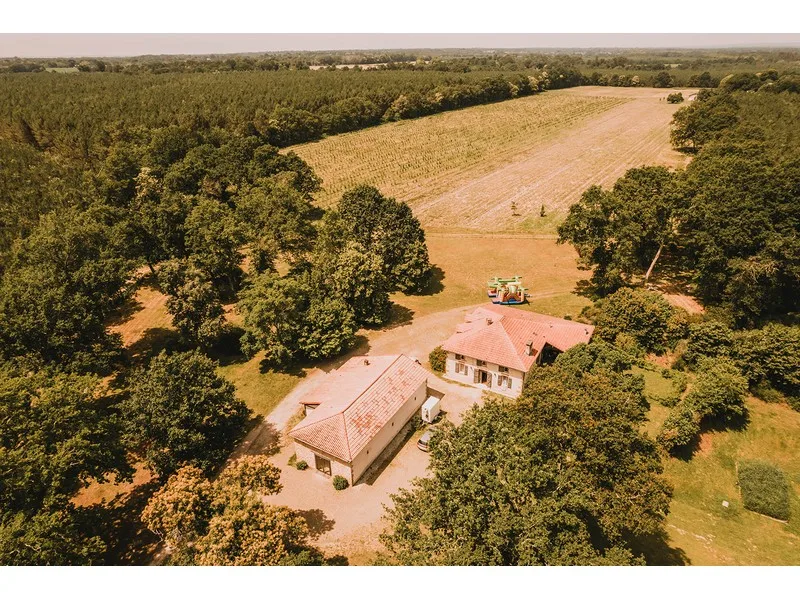 Vue aérienne du Domaine de Cap'Bat et de son parc de 1,6 hectare