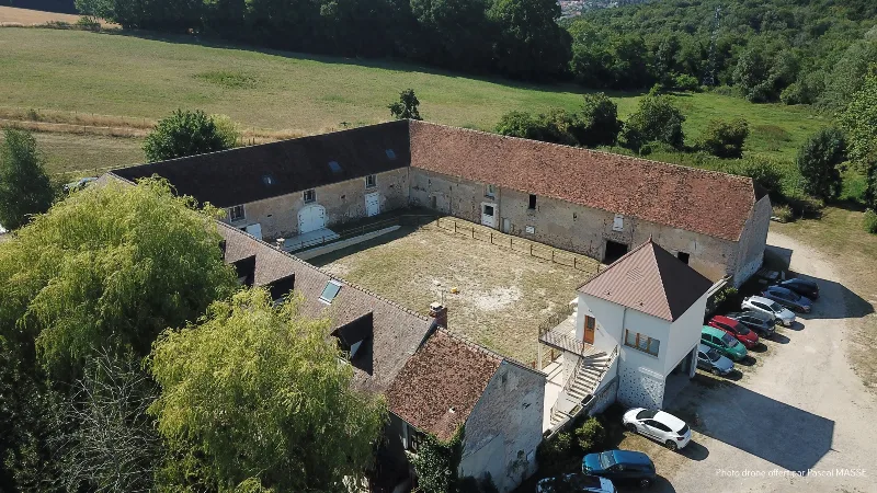 Gîte Ferme historique de Jean de la Fontaine — gîte de groupe à Chierry