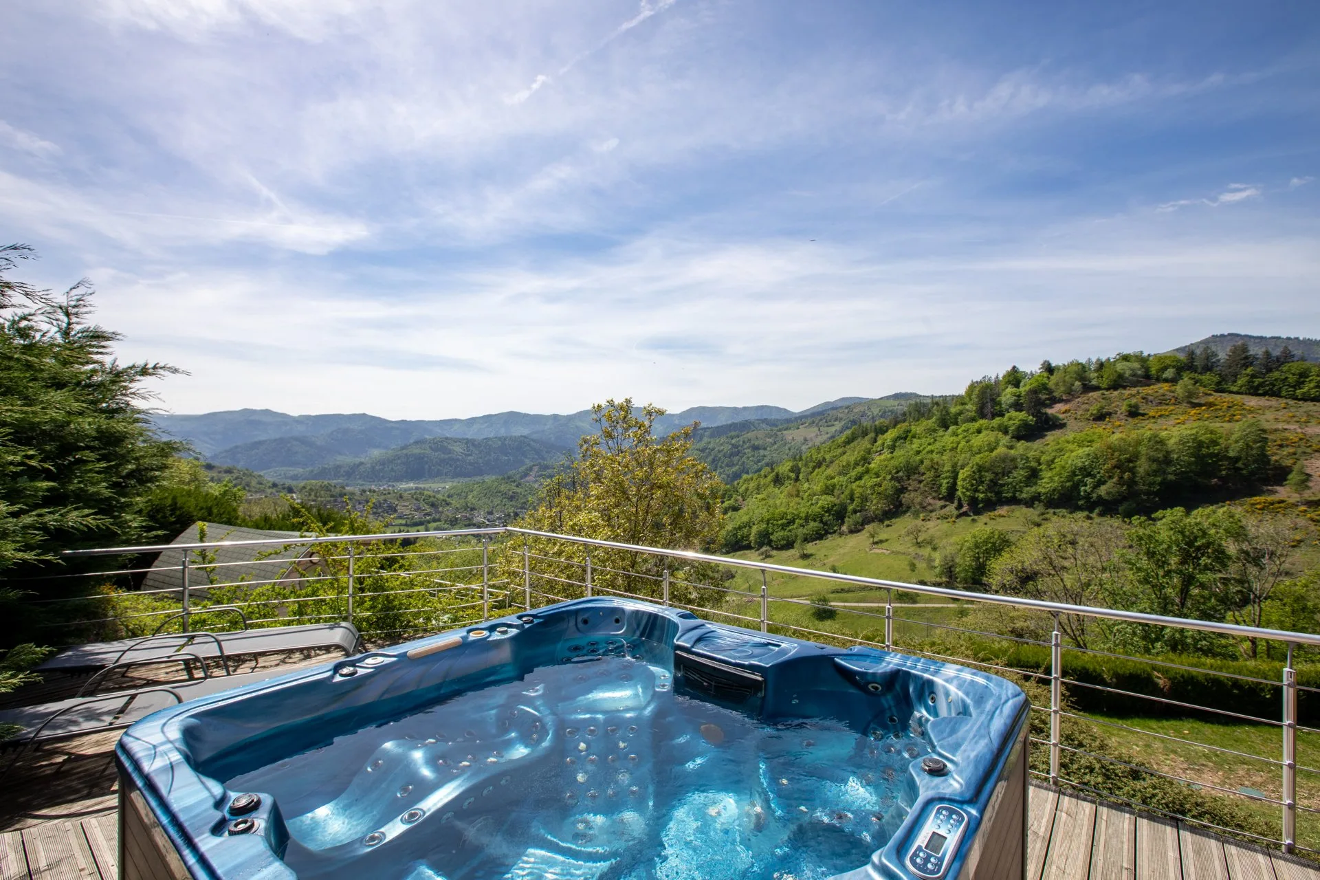 Spa extérieur en option.