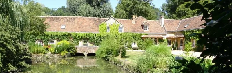 Gîte Le Moulin de Sainte Croix - Gîte de la Roue — gîte de groupe à Neuillé-le-Lierre