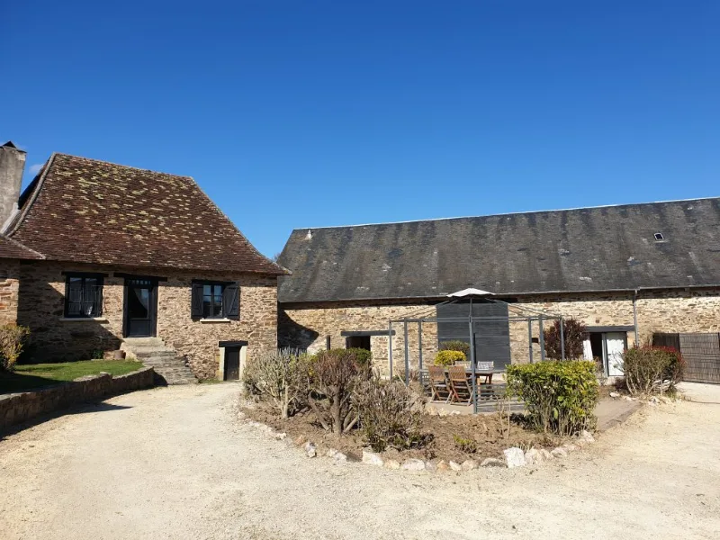 Gîte Domaine de Vaulatour — gîte de groupe à Payzac
