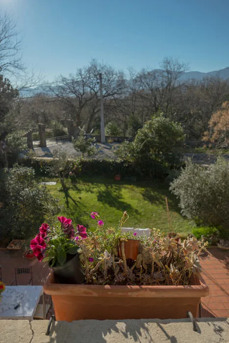 Vue panoramique sur le massif du Canigou depuis le jardin