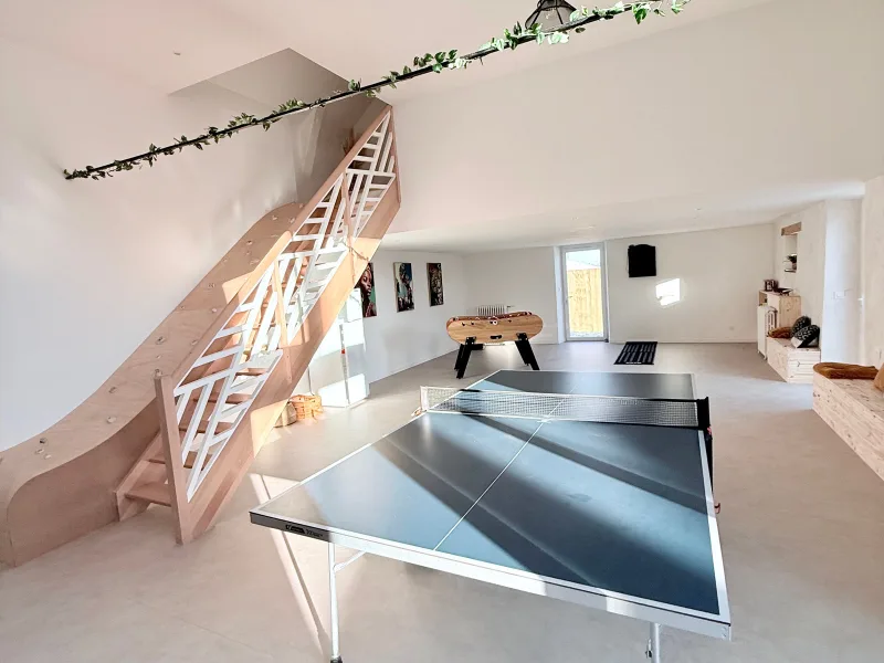 Jacuzzi extérieur avec vue dégagée sur le jardin