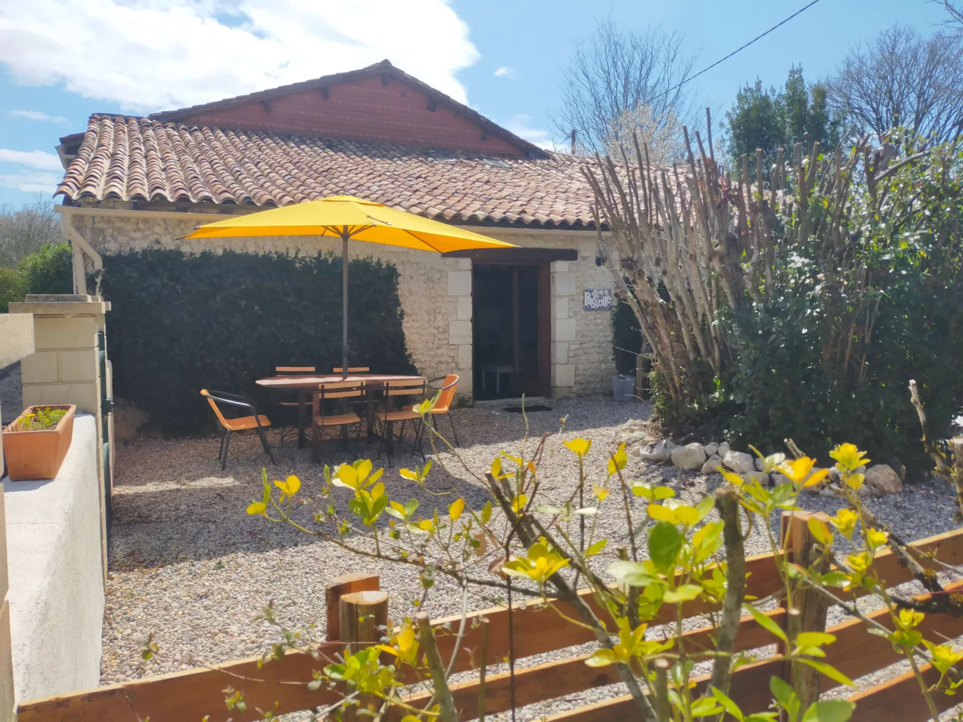 Gîte Pascalle, extérieur du gîte avec accès direct au jardin