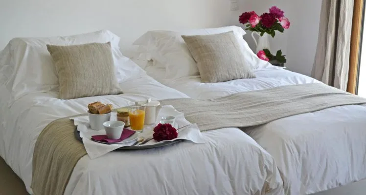 Chambre de studio confortable avec lit double