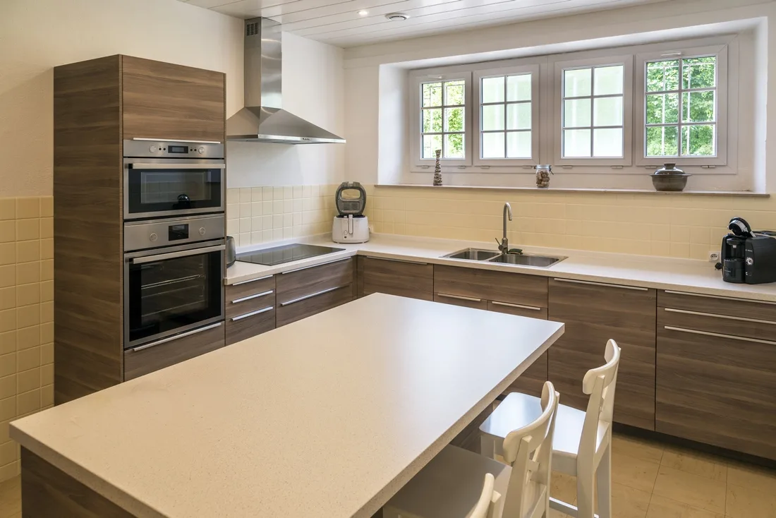 Cuisine commune moderne et entièrement équipée