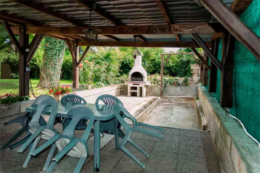 Espace barbecue extérieur pour les repas en plein air