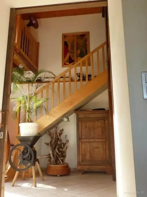 Hall d'entrée lumineux du gîte