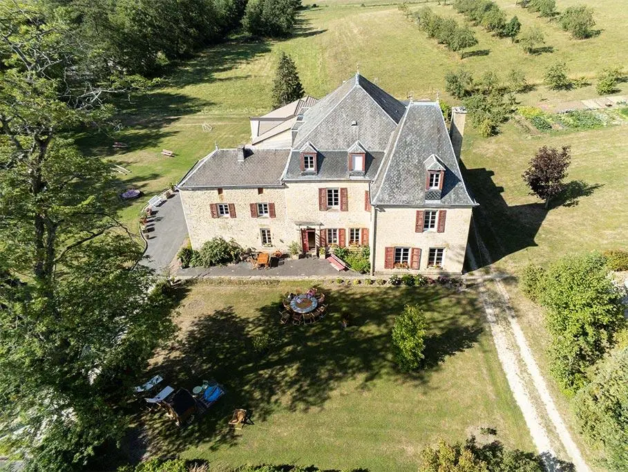 Gîte de groupe Château de Lametz à Lametz — Château de Lametz – Lametz, capacité 24 personnes