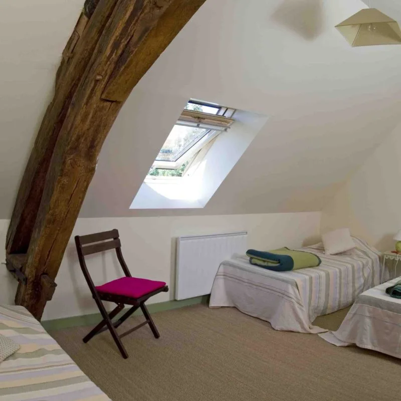 Chambre à l'étage avec lits simples