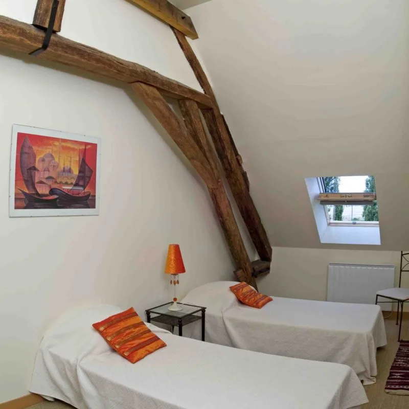 Autre chambre à l'étage sous les combles