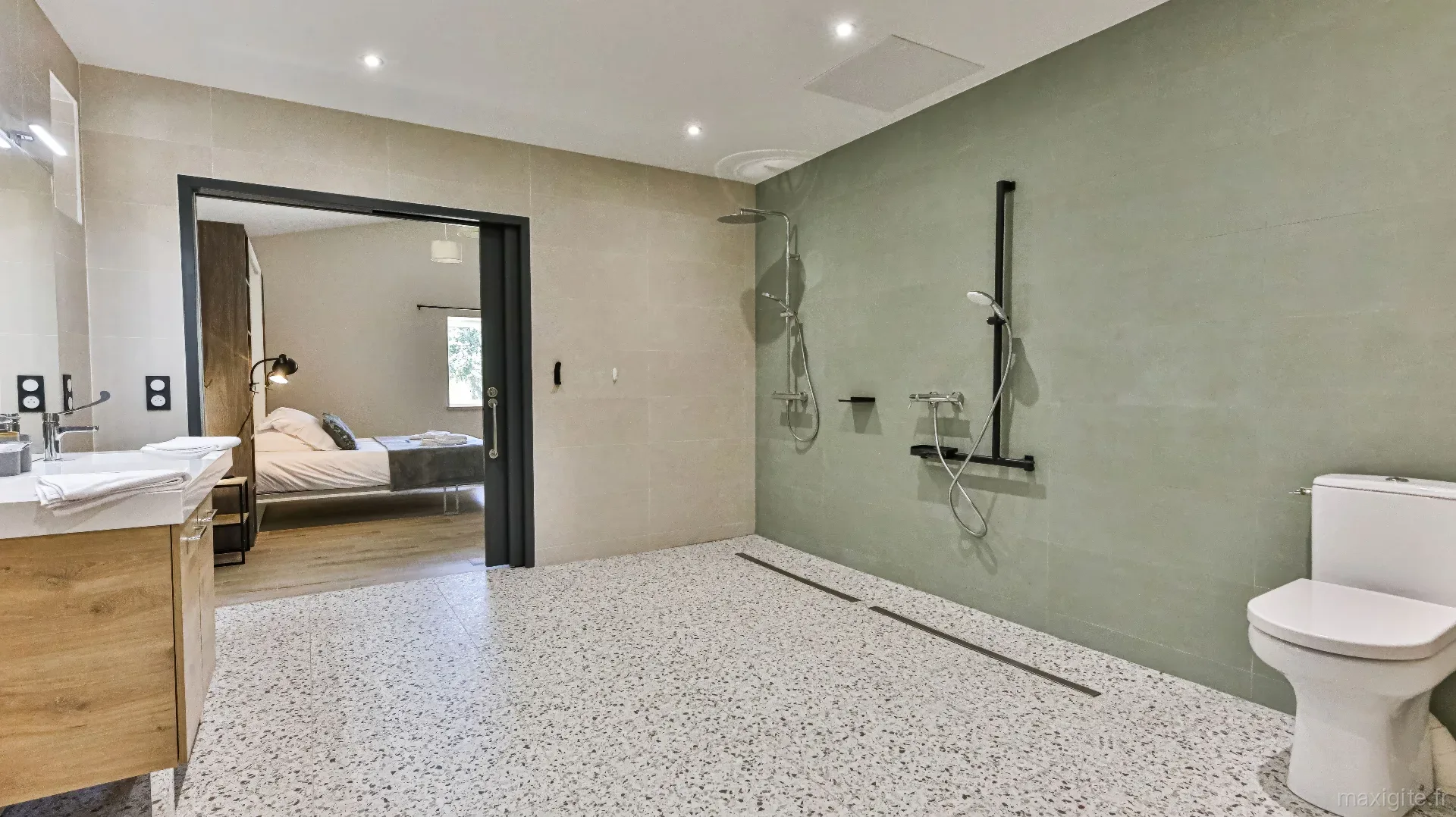 Salle de bain commune la Grange