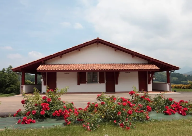 Gîte Gîte Zazpiak-Bat — gîte de groupe à Saint-Jean-Pied-de-Port