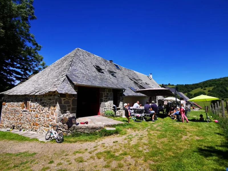 Gîte Le Grand Cros — gîte de groupe à Rochefort-Montagne