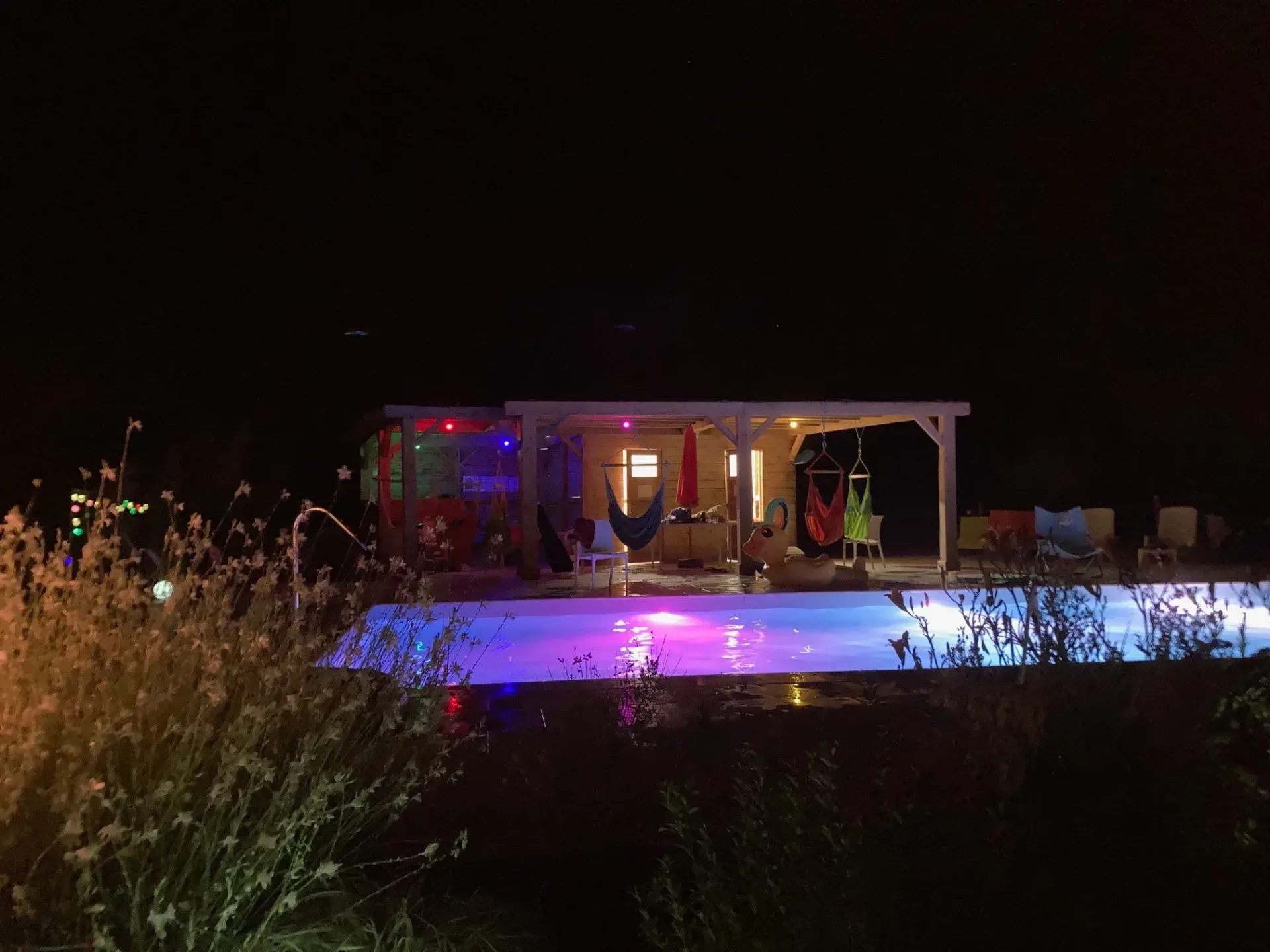 piscine la nuit