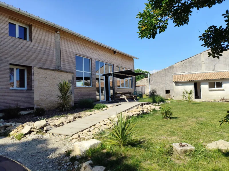 Gîte La Grange - Le Glorit — gîte de groupe à Val de Livenne