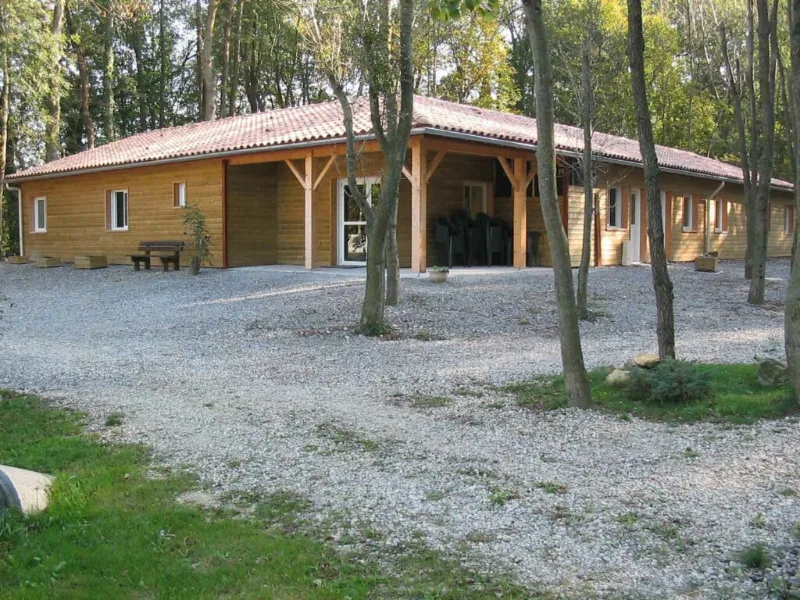 Grand chalet en bois Gentiane avec terrasse couverte et terrain de pétanque vue Vercors
