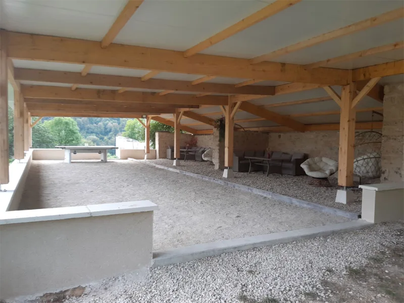 Grange de réception du Domaine du Val Bruant, espace idéal pour les événements de groupe
