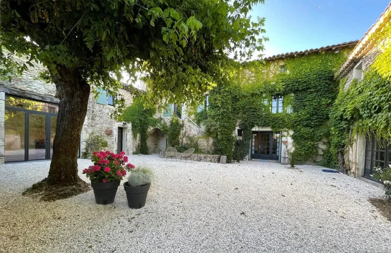 Gîte La Cour Joyeuse — gîte de groupe à La Bâtie-Rolland