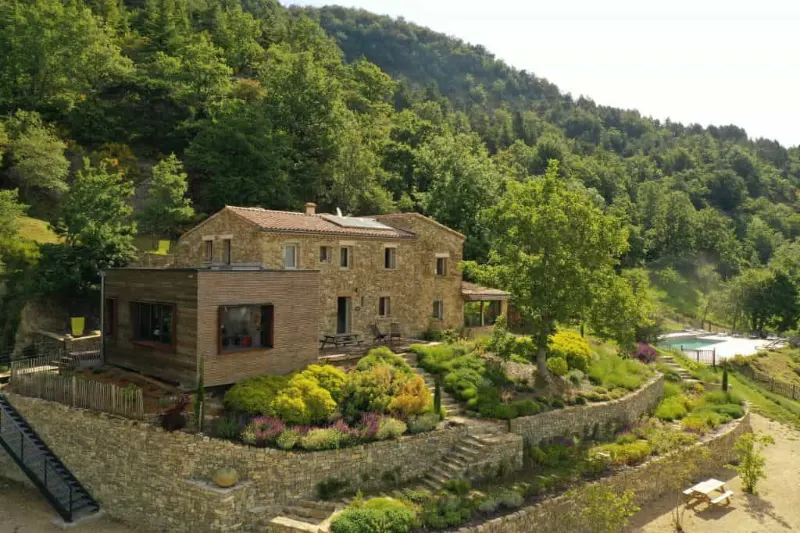 Gîte Domaine des Chauvins — gîte de groupe à Teyssières