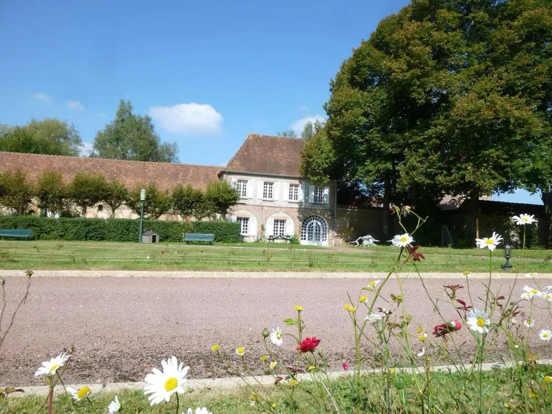 Gîte Gîte de Groupe du Château de la Houssoye — gîte de groupe à La Houssoye