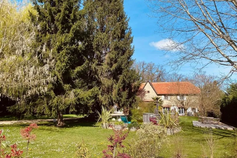 Gîte Domaine des Deux Clos — gîte de groupe à Pontiacq-Viellepinte