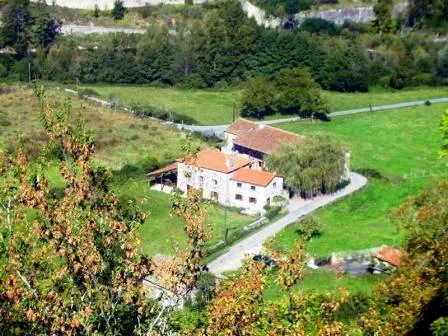 Gîte Domaine du Pradel — gîte de groupe à Saint-Julien-des-Chazes