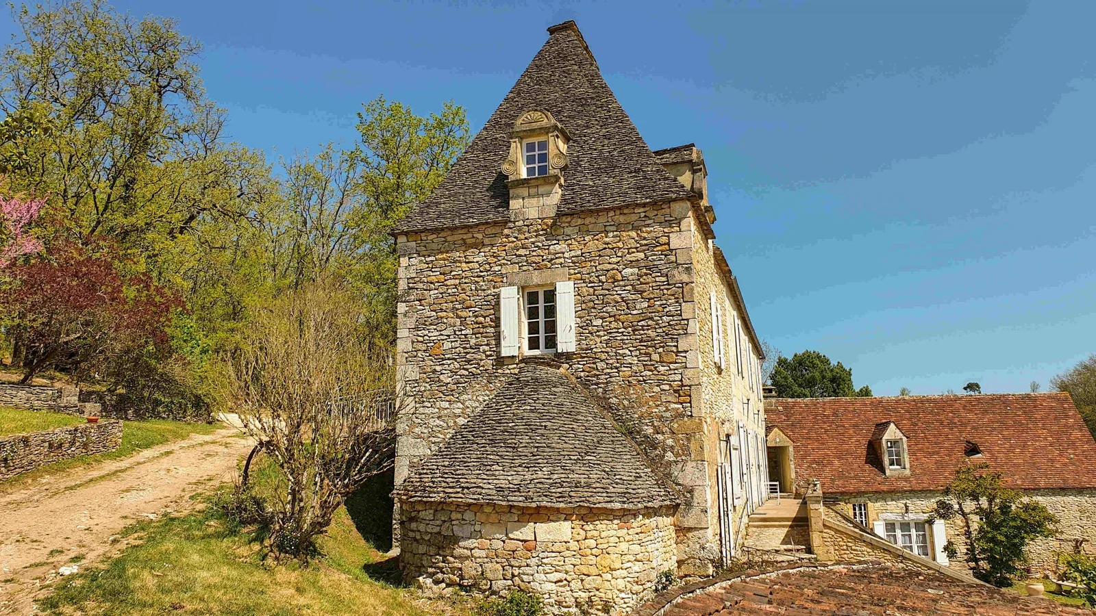 Gîte de groupe Domaine de Bagnegrole à Saint-Cyprien — Photo 1 de Domaine de Bagnegrole à Saint-Cyprien, capacité 36 personnes
