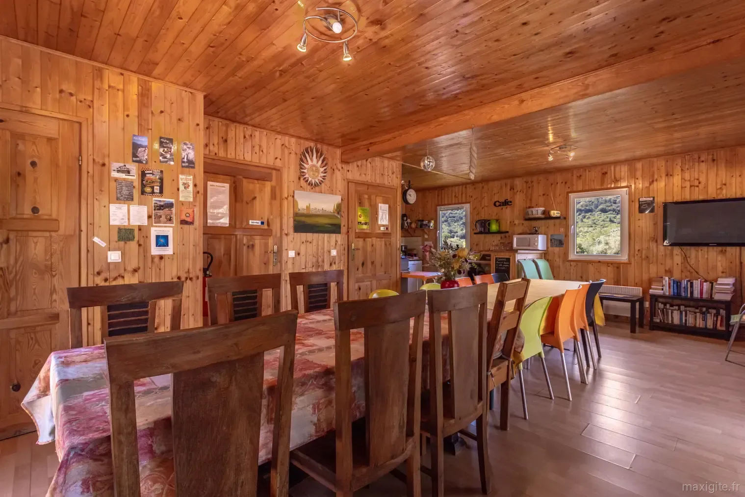 Gîtes Les Casots – salle commune pour les repas de groupe