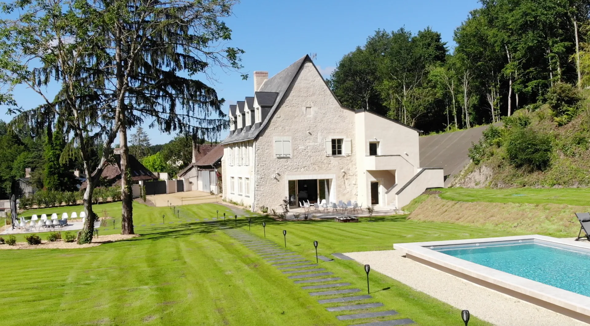 Gîte de groupe La Joyeuse Cousinade à Mouliherne — Photo 1 de La Joyeuse Cousinade à Mouliherne, capacité 35 personnes