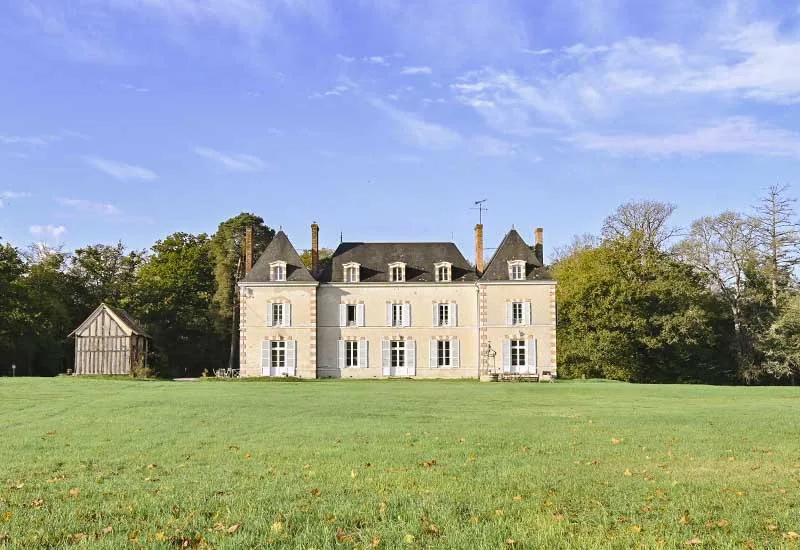 Gîte de groupe Château de la Bretèche à Ligny-le-Ribault — Photo 2 de Château de la Bretèche à Ligny-le-Ribault, capacité 30 personnes
