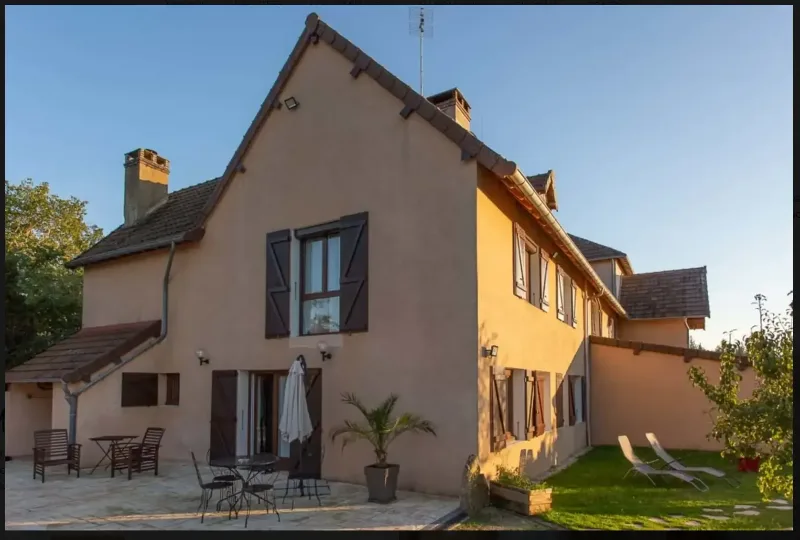 Gîte Domaine Sur-Valot — gîte de groupe à Beaubery