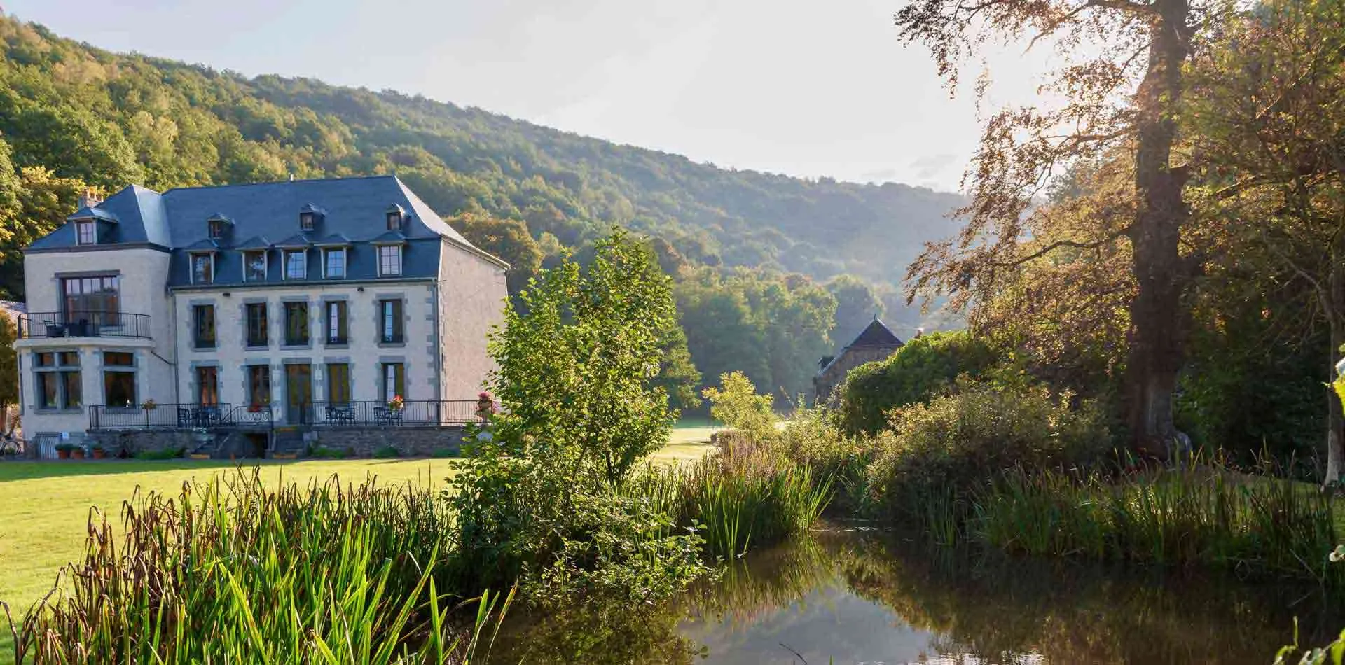 Gîte de groupe Château le Risdoux à Vireux-Wallerand — Photo 1 de Château le Risdoux à Vireux-Wallerand, capacité 60 personnes