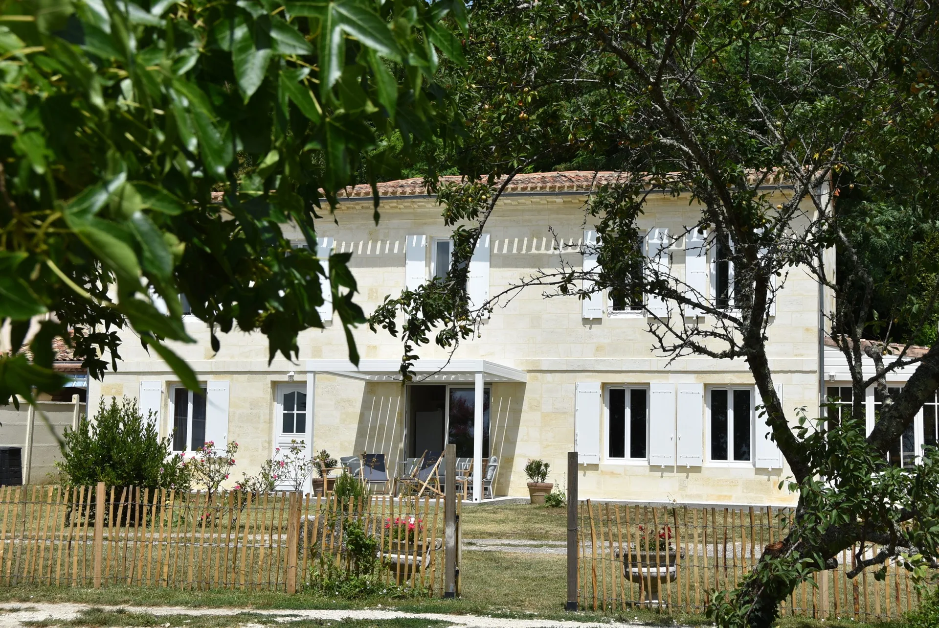 Gîte de groupe Secret de la Corniche à Bayon-sur-Gironde — Photo 1 de Secret de la Corniche à Bayon-sur-Gironde, capacité 15 personnes