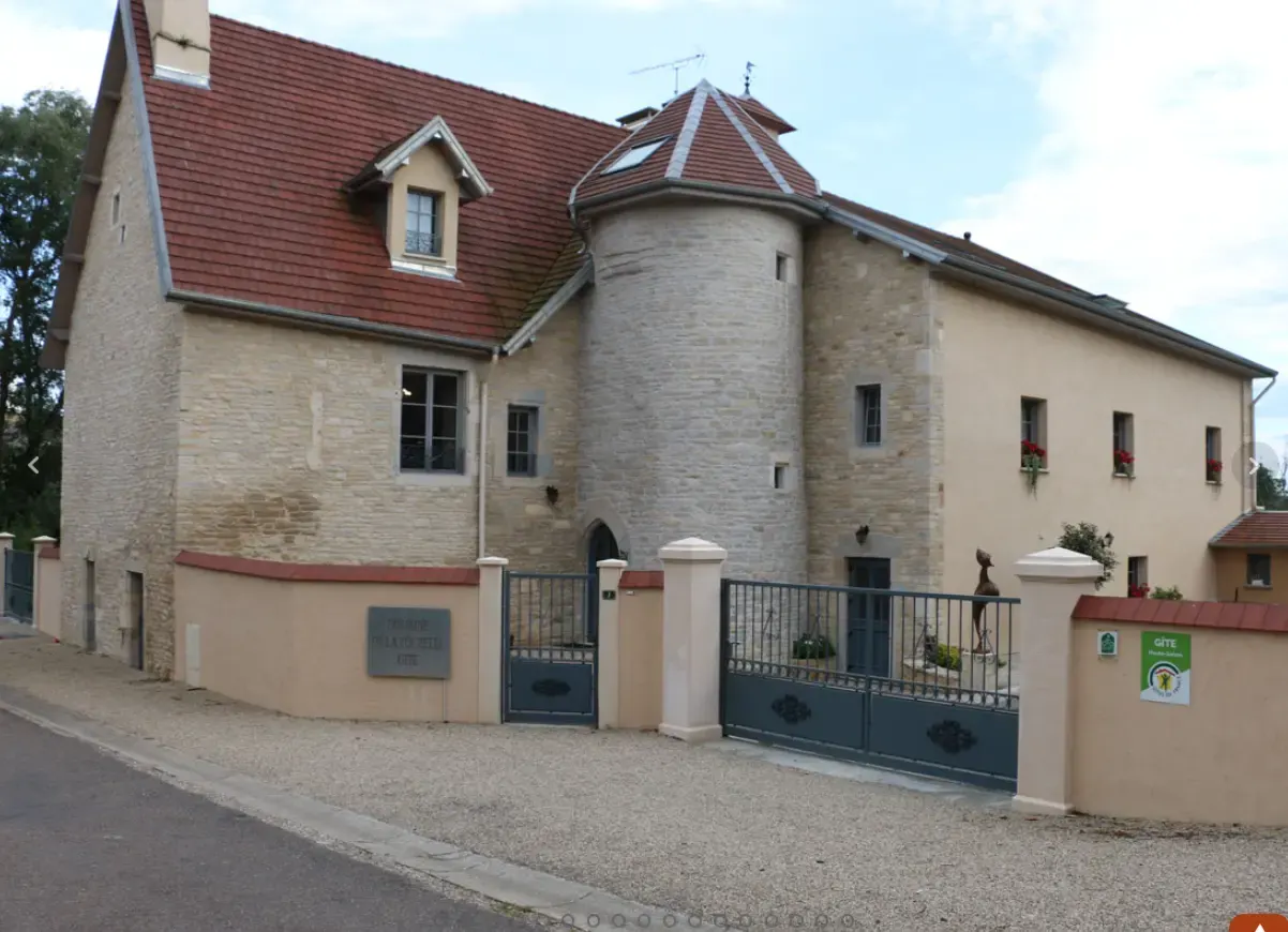 Gîte de groupe Le Gîte de la Tourelle à Bay — Le Gîte de la Tourelle – Bay, capacité 15 personnes