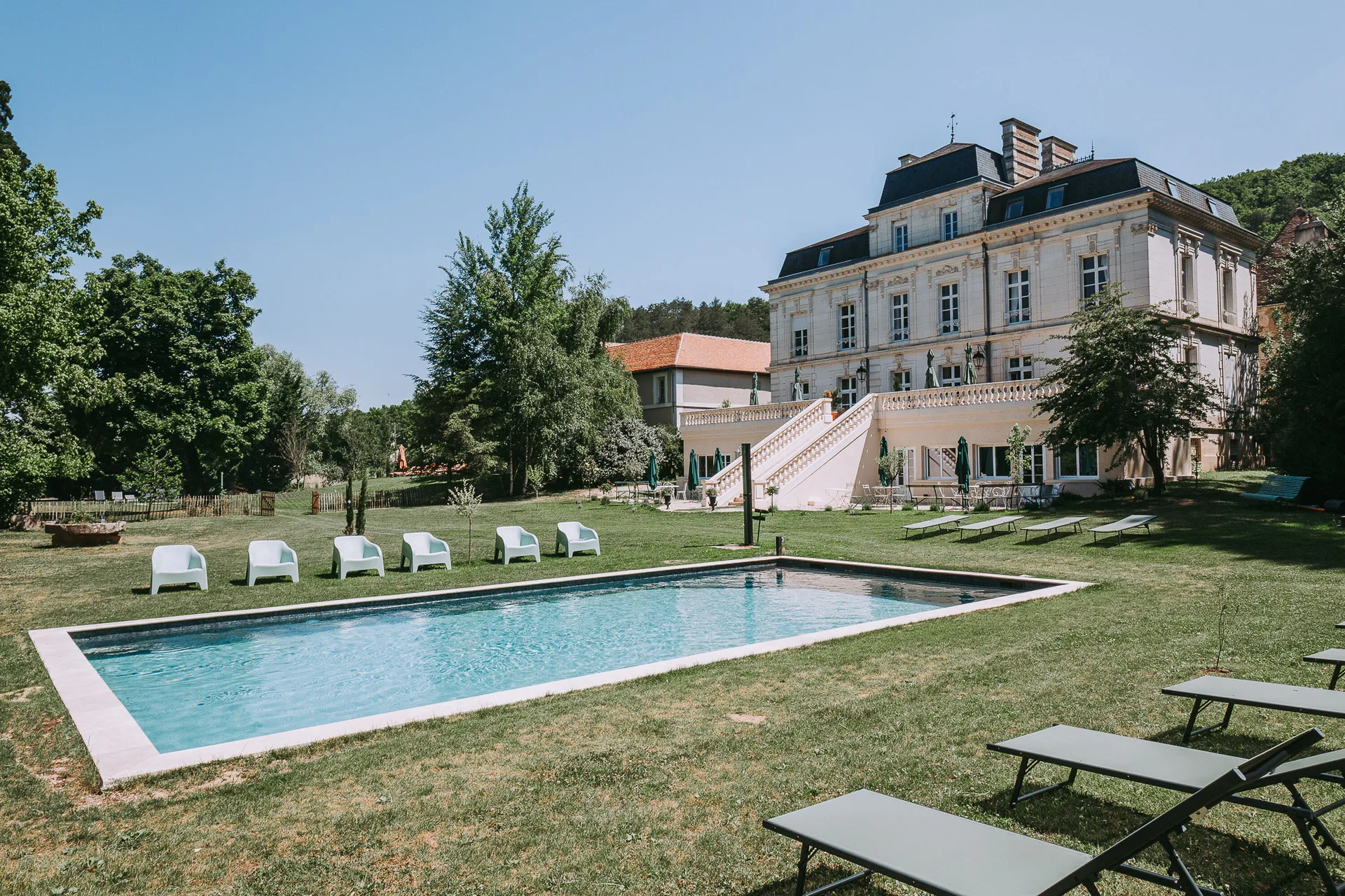 Gîte de groupe Château Ambroisie - Domaine de Sermizelles à Sermizelles — Photo 1 de Château Ambroisie - Domaine de Sermizelles à Sermizelles, capacité 32 personnes